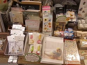 鳥とインコの雑貨展作品追加。セキセイ・ボタンミニ特集中。_d0322493_1815792.jpg