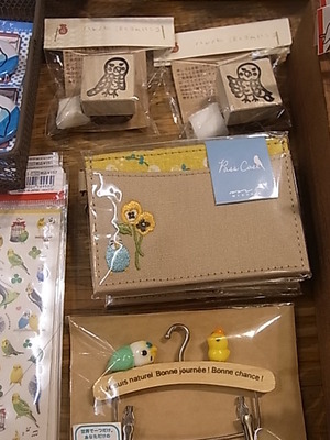 鳥とインコの雑貨展作品追加。セキセイ・ボタンミニ特集中。_d0322493_1815978.jpg
