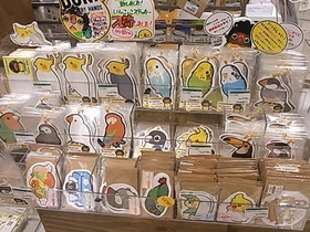小鳥屋さん作品並びました!インコと鳥の雑貨展画像up_d0322493_19152727.jpg