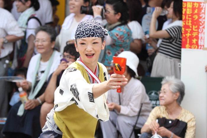 第60回よさこい祭り 本祭2日目 無国籍 その2_a0077663_8101551.jpg