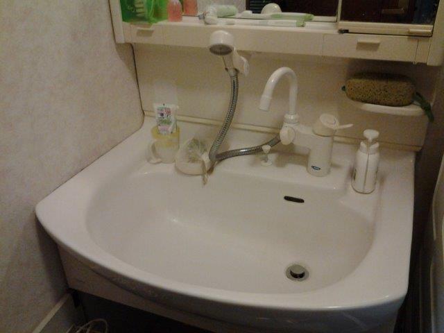 このような事も守備範囲です 洗面台水栓の交換_e0207151_17474927.jpg