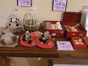 えのきのりこ個展24日まで。ちいさなもの展の様子_d0322493_12152884.jpg