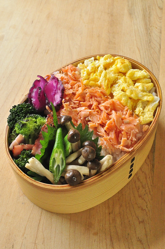 鮭そぼろ弁当_b0171098_8391825.jpg