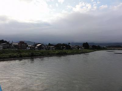 魚野川の流れ 雨の後濁っています_a0084753_8524921.jpg