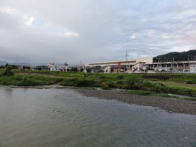 魚野川の流れ 雨の後濁っています_a0084753_8531114.jpg