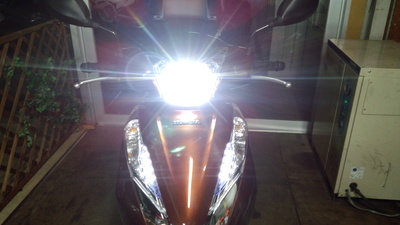 LEAD125にLEDヘッドライト!_e0114857_8471223.jpg