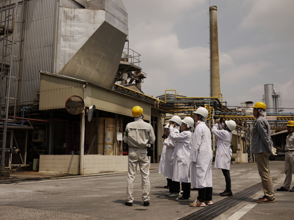 日本山村硝子（株） 東京工場　：　ガラスびん＆地サイダー・ラムネ工場見学_d0114093_4374616.jpg