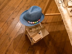 毬と動物アクサセサリー搬入と差入れ_d0322493_15154420.jpg