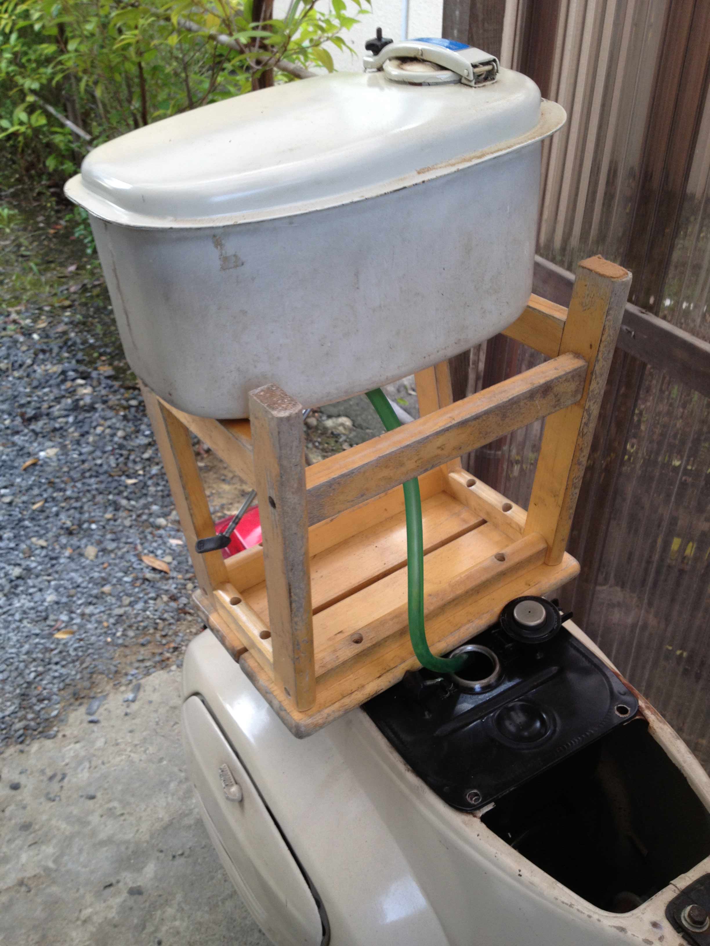 ベスパのガソリンタンク洗浄 Vespaについて