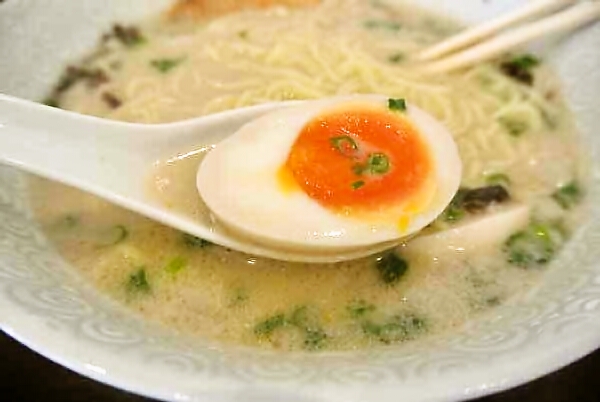 【山梨ラーメン屋巡り - 麺革 徳行店 (山梨・甲府) -】_a0005436_1822290.jpg
