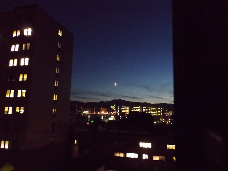 夕日の落ちた空で静かな天体ショー_c0025115_19141651.jpg