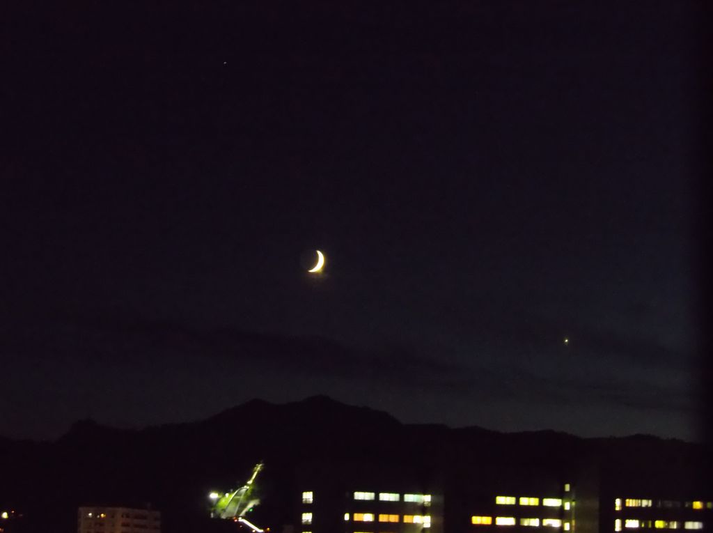 夕日の落ちた空で静かな天体ショー_c0025115_19145429.jpg