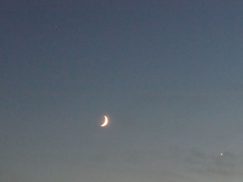 夕日の落ちた空で静かな天体ショー_c0025115_1941438.jpg