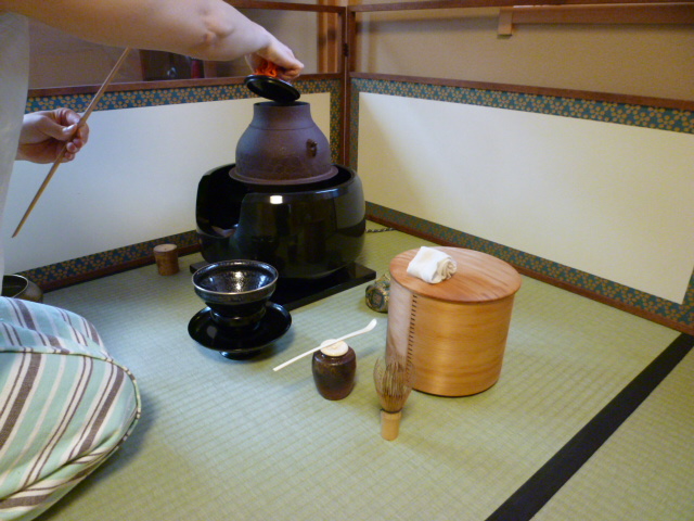 茶道具 逆手急須 (Chiho Zushi 器の修繕、金継ぎ 図師 千穂 茶道具 逆手急須 (Chiho Zushi 器の修繕、金継ぎ 図師 千穂