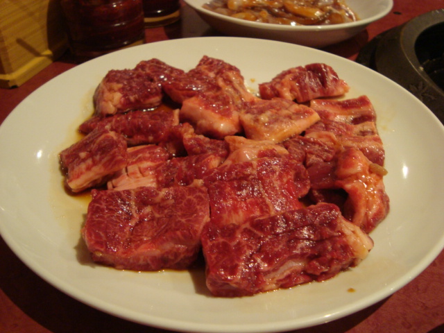 浅草「炭火焼き肉 本とさや」へ行く。_f0232060_22102095.jpg