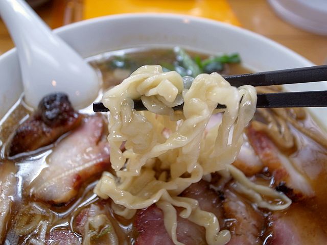 「ヤマシロ｣で醤油チャーシュー麺_e0220163_15544255.jpg