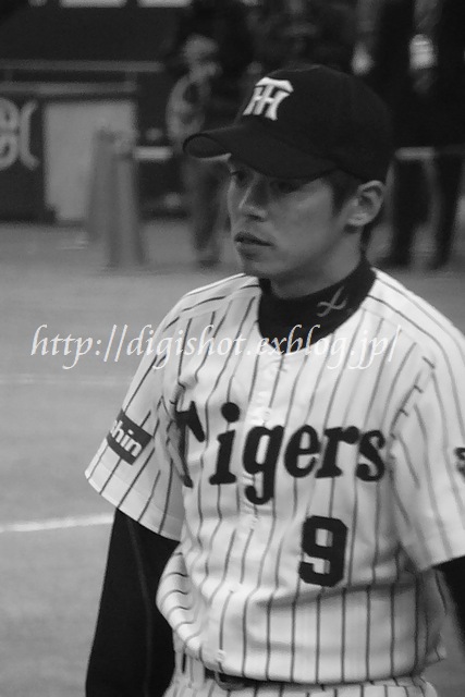藤本敦士選手引退 阪神時代と移籍後2010年のフォト : Out of