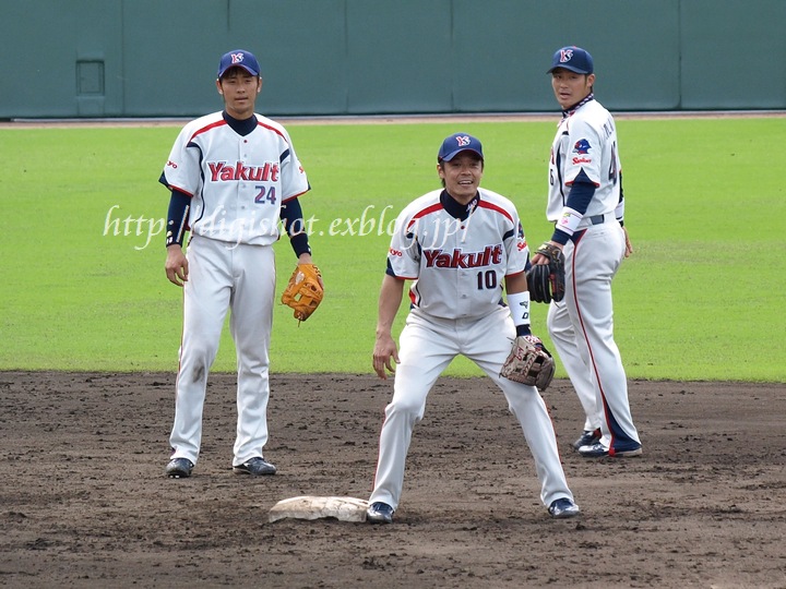 藤本敦士選手引退 阪神時代と移籍後2010年のフォト : Out of