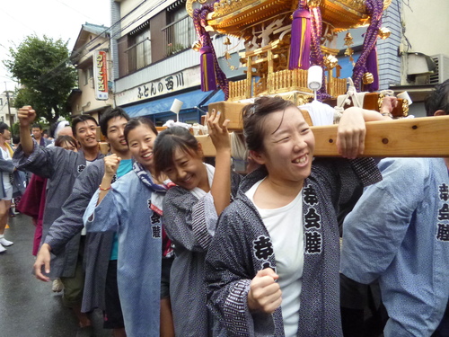 近所のお祭りでお神輿を担ぎました♪_a0080406_13404174.jpg