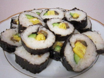 畑の巻き寿司と生魚・ツナ缶問題_f0234936_0471946.jpg