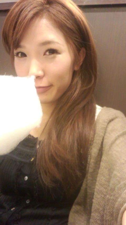 綿菓子食べる私_e0114246_8322568.jpg