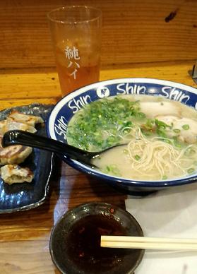 博多で深夜とんこつラーメン_a0098948_2515157.jpg