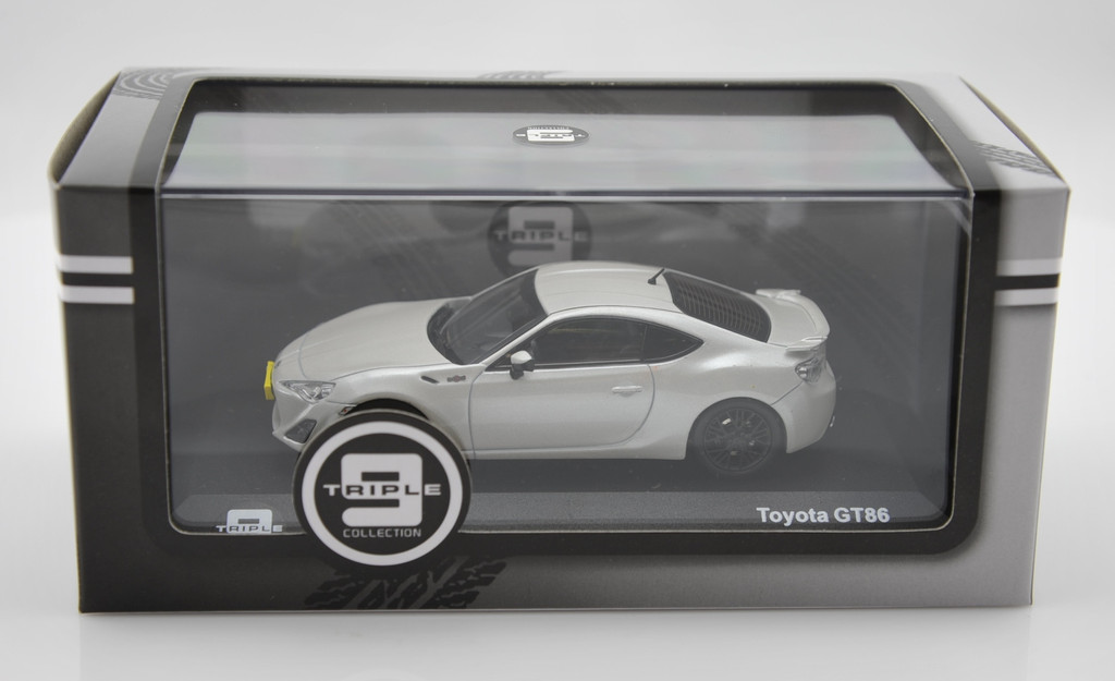 ライドオンより新商品入荷のお知らせ　1/43 Triple9シリーズ　トヨタ　ＧＴ86_d0085363_19403512.jpg