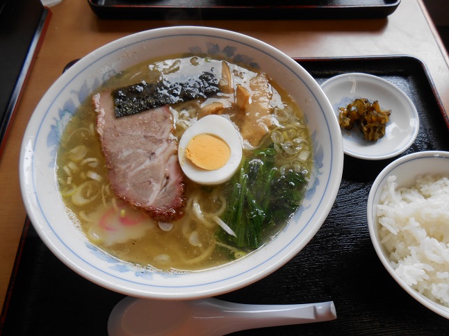 手打ちラーメン　英 （はなぶさ）_b0219835_12354911.jpg