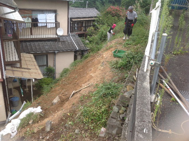 ハードワーク・・土嚢袋400袋超えの土留め_f0031037_18263768.jpg