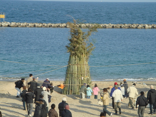 2007年（平成１９年）のとんど焼き　　in　　せんなん里海公園_c0108460_1104152.jpg