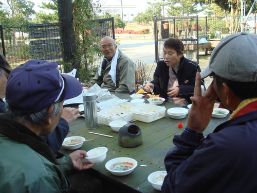 2007新春里海まつり準備…とんど組立・・・うみべの森を育てる会臨時活動日_c0108460_21314059.jpg