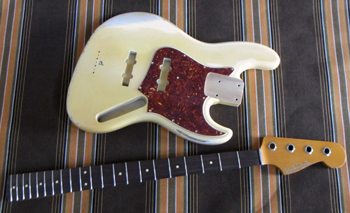 お客様オーダーの「Modern J-Bass #016」の塗装が完了。_e0053731_17392046.jpg