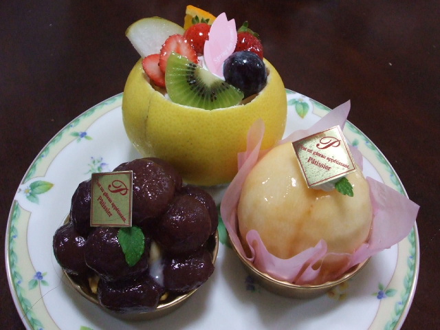 フルーツまるごとケーキ_f0019498_2002413.jpg