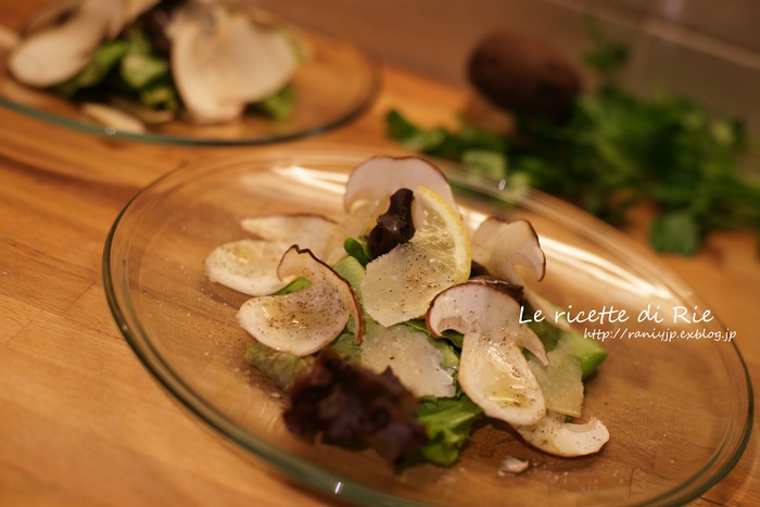 イタリアの秋の恵み♡生ポルチーニ茸のサラダ Insalata di funghi porcini _b0246303_0352164.jpg