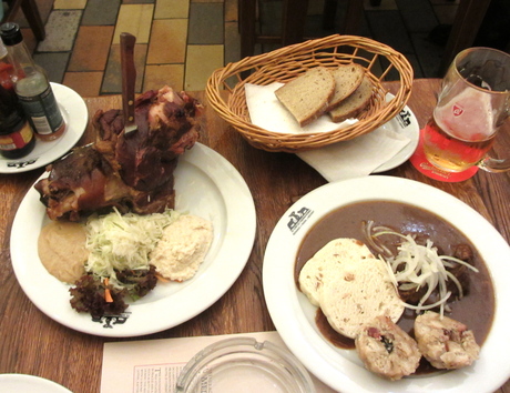Brasserie à Prague, U MEDVIDKU - チェコのバドワイザー@ウ・メドヴィードクー_a0231632_17401470.jpg