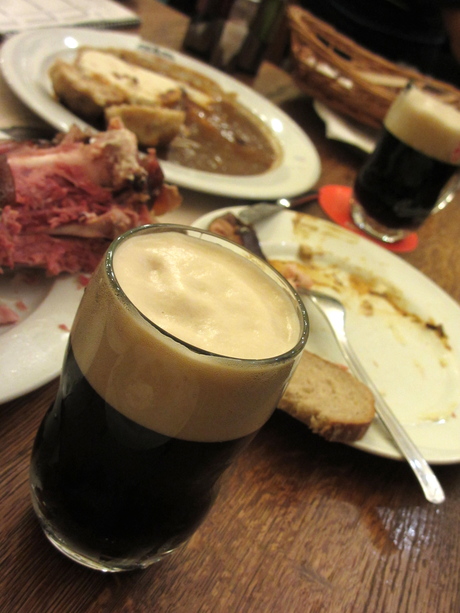 Brasserie à Prague, U MEDVIDKU - チェコのバドワイザー@ウ・メドヴィードクー_a0231632_1749174.jpg