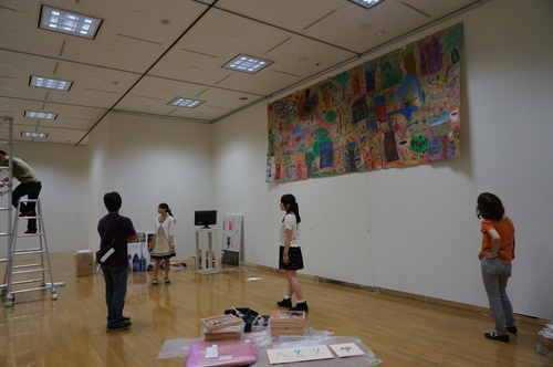 「え？授業の展覧会」搬入の様子_e0201681_23451684.jpg