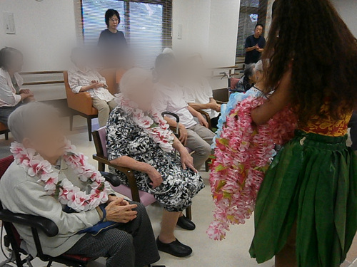 西鎌倉敬老会フラダンスショー_a0135191_16175394.jpg