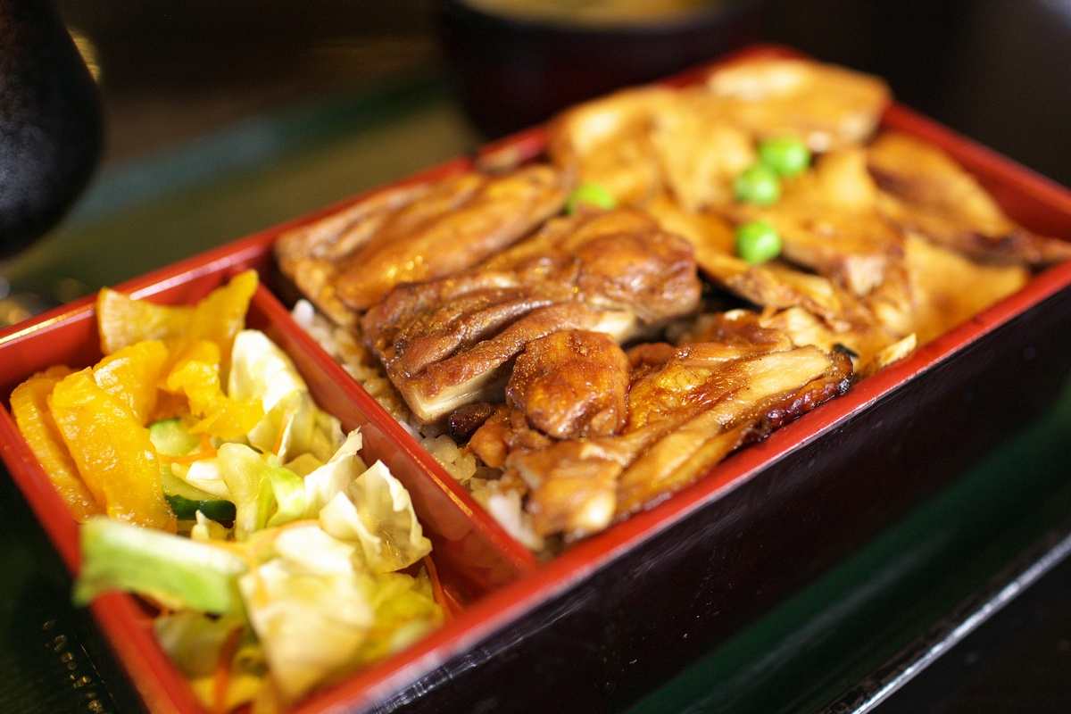 登利平 本店 上州鳥めし 焼まんじゅうを食らう 登利平 本店 上州鳥めし 焼まんじゅうを食らう