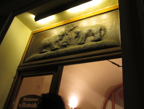 Brasserie à Prague, U MEDVIDKU - チェコのバドワイザー@ウ・メドヴィードクー_a0231632_1473187.jpg