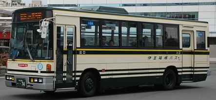伊豆箱根バスの旧塗装復元車 +α_e0030537_212476.jpg