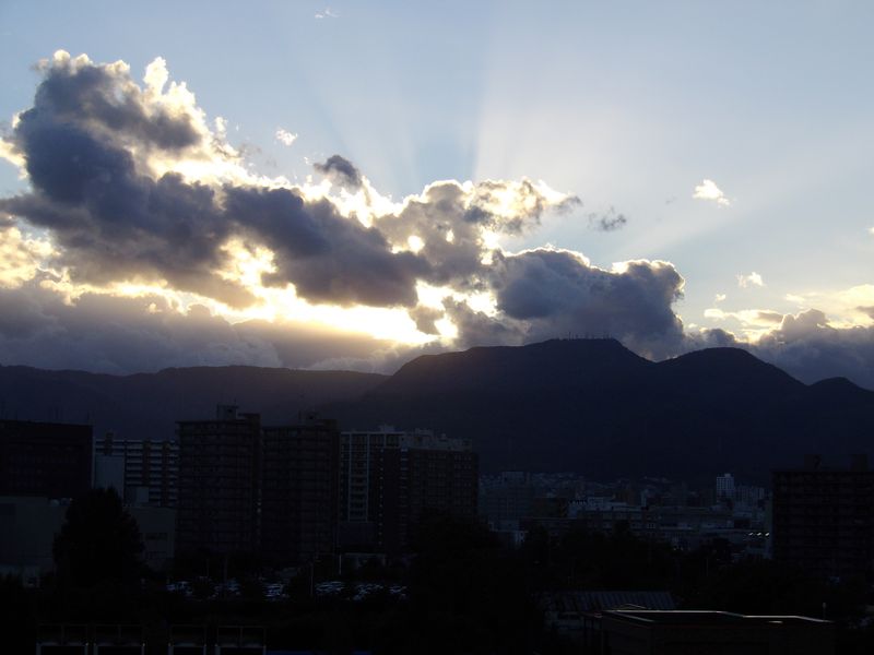 沈む太陽は思ったよりも南に移動していた_c0025115_19363913.jpg