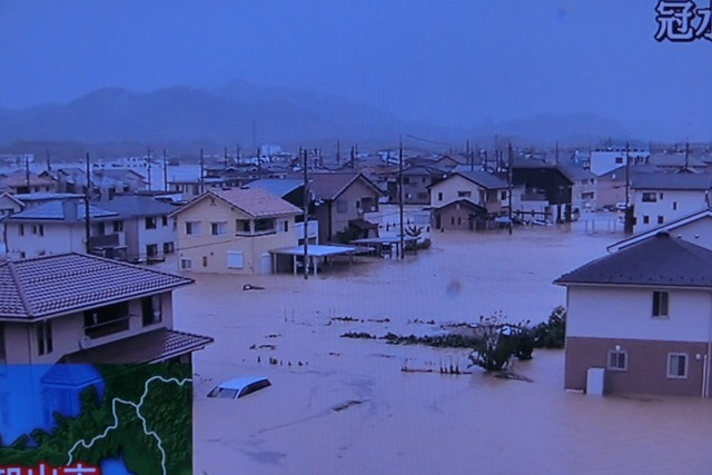 台風18号が日本を襲う、自然災害の恐ろしさ、台風18号で日本列島が大被害、頑張れ維新の会橋下徹代表_d0181492_23203156.jpg