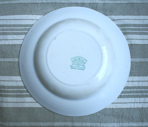 松村硬質陶器の白磁レリーフ深皿 : 青蓮亭日記