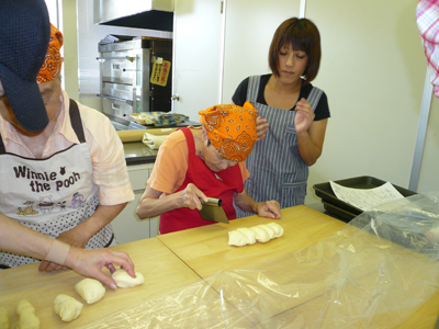施設間交流でパン作り!_a0154110_16482613.jpg
