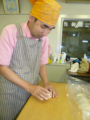 施設間交流でパン作り!_a0154110_16483259.jpg