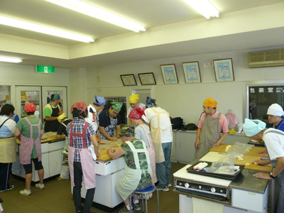 施設間交流でパン作り!_a0154110_16483931.jpg