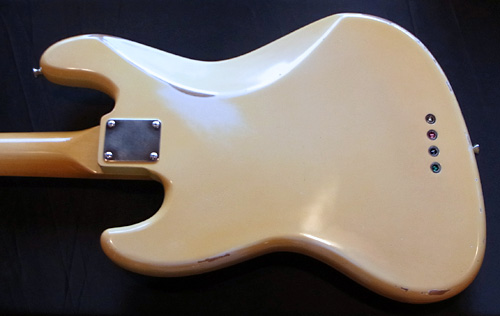 お客様オーダーの「Modern J-Bass #016」が完成です!_e0053731_1846843.jpg