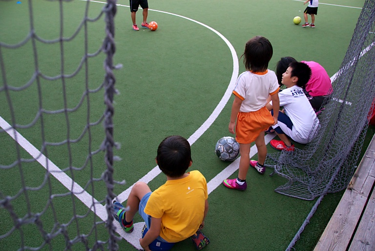 フットサルまでお送り　20130918_a0050572_17584615.jpg