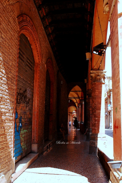 イタリア旅行Vol.9=ポルティコ（回廊）の街＠ボローニャ_d0284276_821467.jpg
